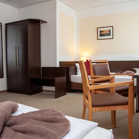 Seehotel Zum Loewen Strasen Esterno foto