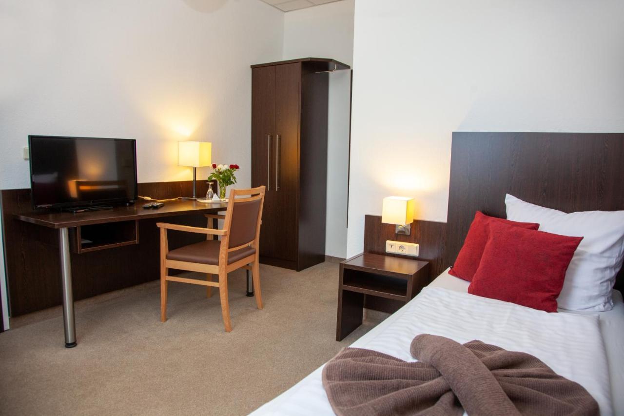 Seehotel Zum Loewen Strasen Esterno foto