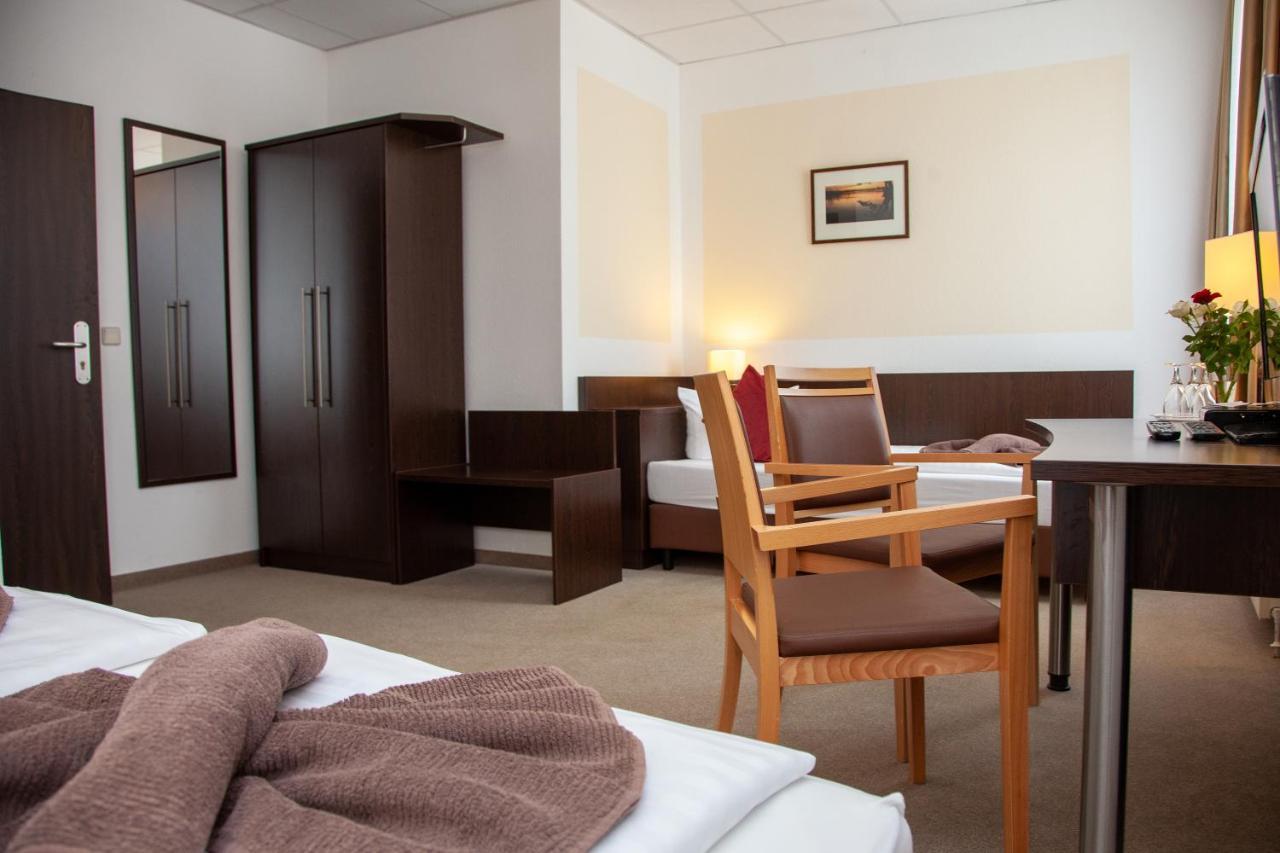 Seehotel Zum Loewen Strasen Esterno foto