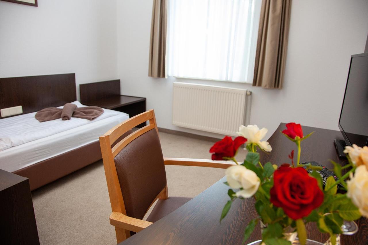 Seehotel Zum Loewen Strasen Esterno foto