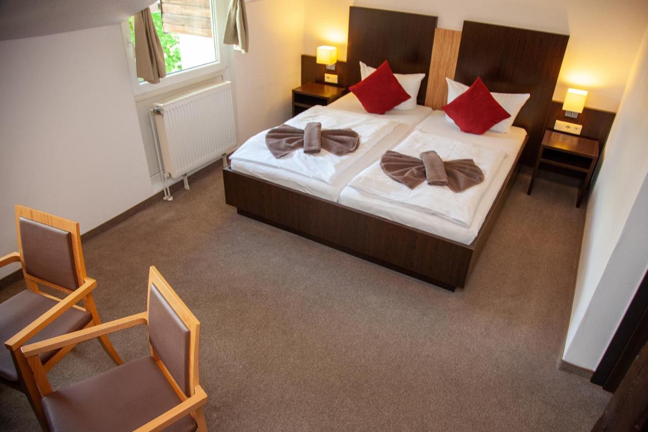 Seehotel Zum Loewen Strasen Esterno foto
