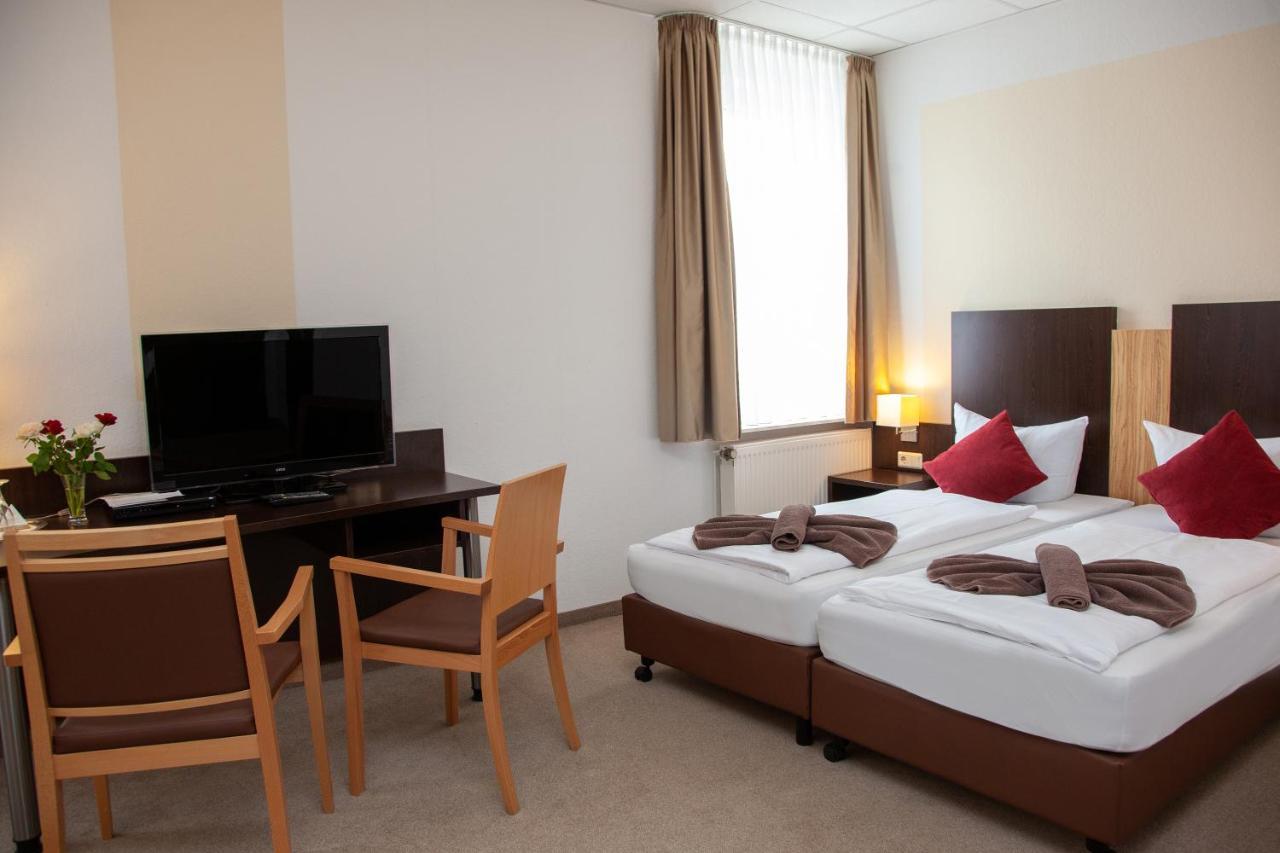Seehotel Zum Loewen Strasen Esterno foto
