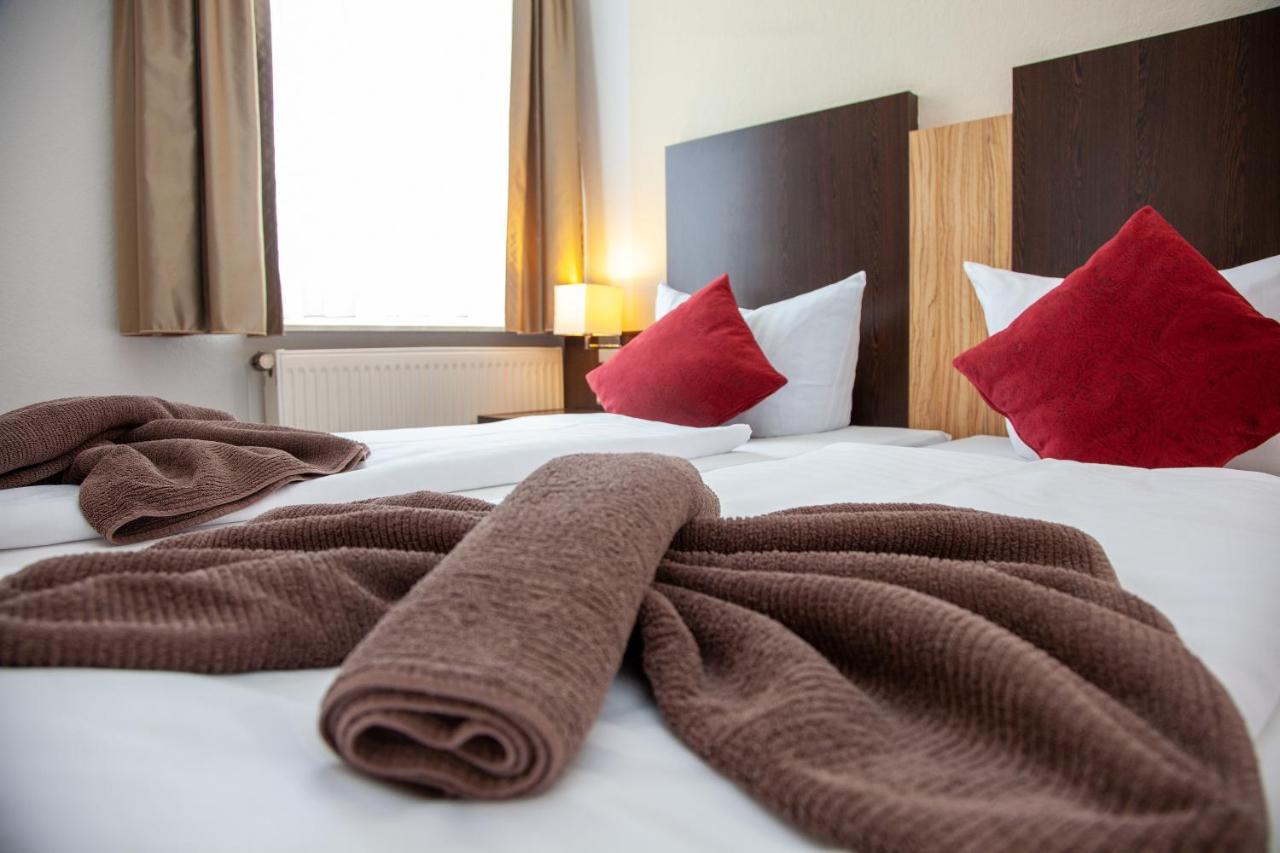 Seehotel Zum Loewen Strasen Esterno foto