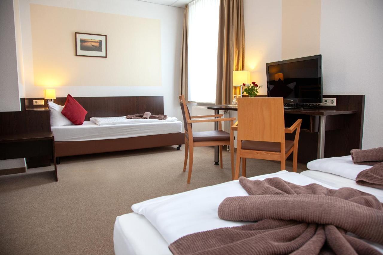 Seehotel Zum Loewen Strasen Esterno foto